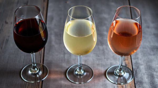Comparatif des vins : rouges, blancs et rosés révélés
